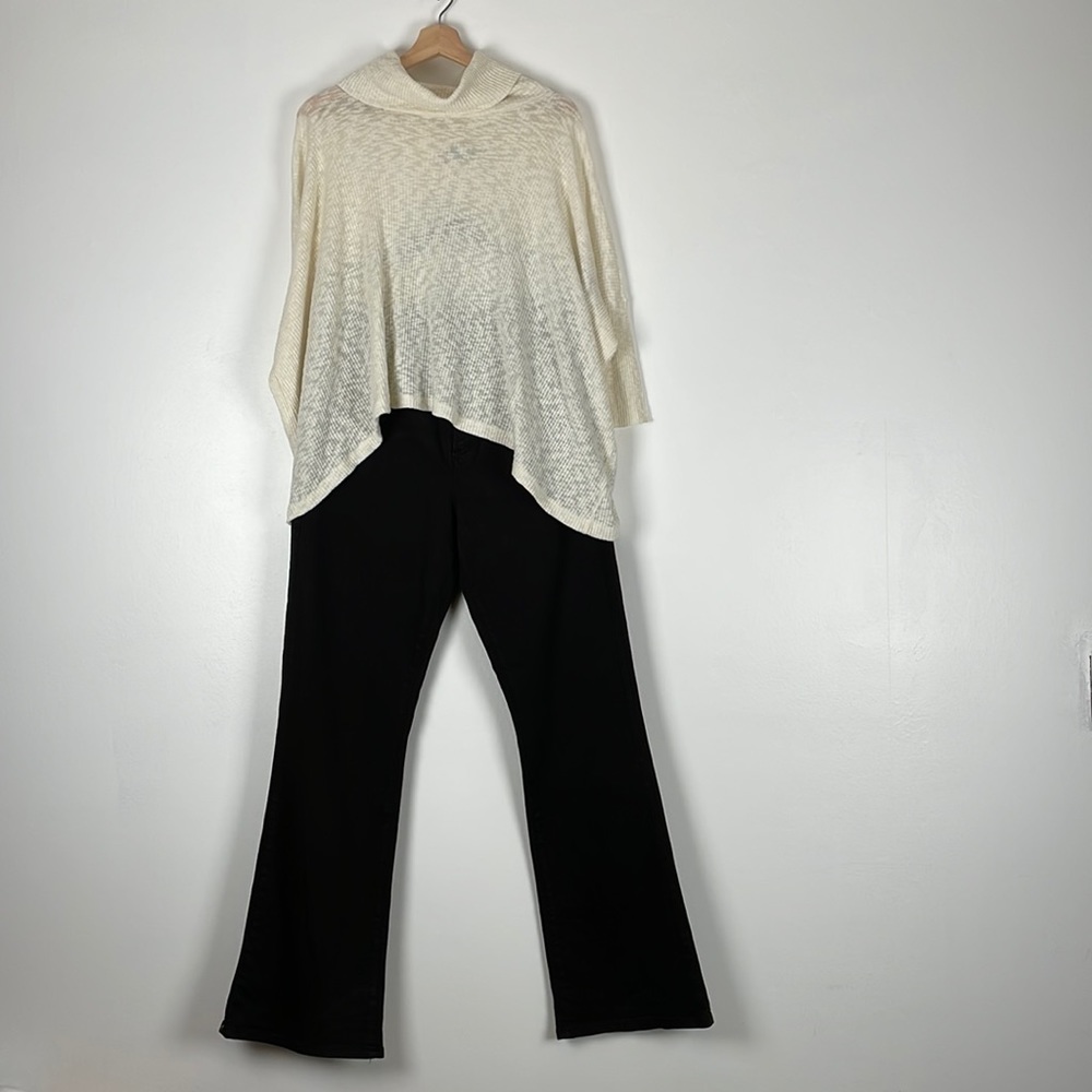 NYDJ Lift tuck technology straight wide leg 5 pocket black women's jeans Size 12